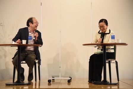 酒井順子氏、金田一館長トークショーの様子